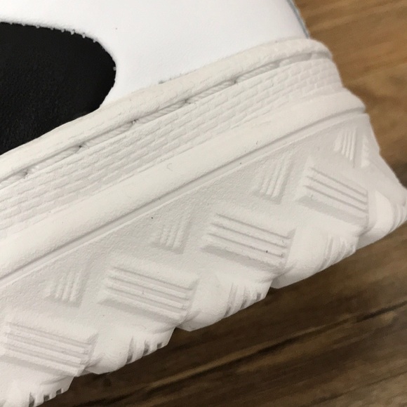 CONVERSE LOW TOP BRAND NEW - Picture 11 of 16